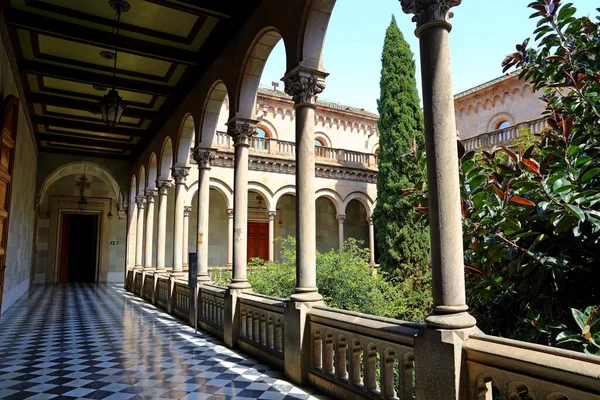 バルセロナ大学 バルセロナ大学 この大学は スペインのバルセロナにある1450年11月3日に設立されました — ストック写真