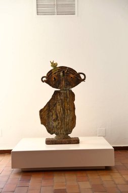  Joan Miro onuruna İspanya 'nın Barcelona kentindeki Montjuic tepesinde bulunan bir modern sanat müzesi olan Fundacio Joan Miro' daki sanat koleksiyonları.