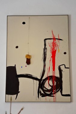  Joan Miro onuruna İspanya 'nın Barcelona kentindeki Montjuic tepesinde bulunan bir modern sanat müzesi olan Fundacio Joan Miro' daki sanat koleksiyonları.