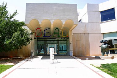 Joan Miro onuruna İspanya 'nın Barcelona kentindeki Montjuic tepesinde bulunan bir modern sanat müzesi olan Fundacio Joan Miro' daki sanat koleksiyonları.