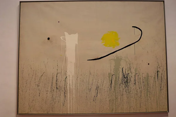 Joan Miro onuruna İspanya 'nın Barcelona kentindeki Montjuic tepesinde bulunan bir modern sanat müzesi olan Fundacio Joan Miro' daki sanat koleksiyonları.