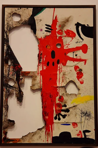  Joan Miro onuruna İspanya 'nın Barcelona kentindeki Montjuic tepesinde bulunan bir modern sanat müzesi olan Fundacio Joan Miro' daki sanat koleksiyonları.