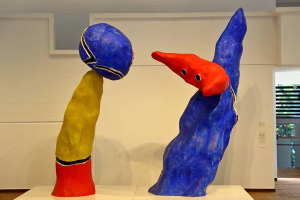  Joan Miro onuruna İspanya 'nın Barcelona kentindeki Montjuic tepesinde bulunan bir modern sanat müzesi olan Fundacio Joan Miro' daki sanat koleksiyonları.