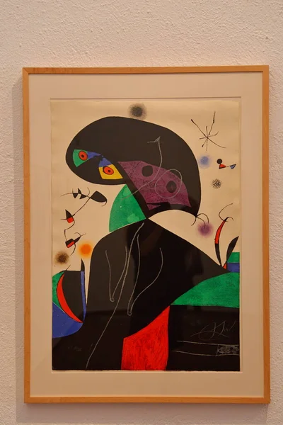  Joan Miro onuruna İspanya 'nın Barcelona kentindeki Montjuic tepesinde bulunan bir modern sanat müzesi olan Fundacio Joan Miro' daki sanat koleksiyonları.