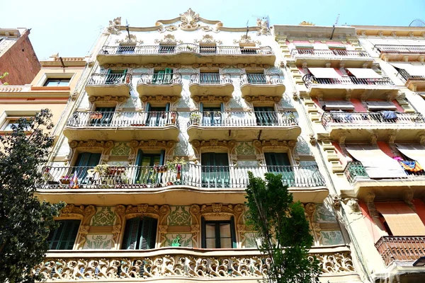 Vista Rua Com Exemplos Edifícios Barcelona Espanha — Fotografia de Stock