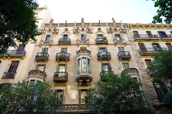 Vista Rua Com Exemplos Edifícios Barcelona Espanha — Fotografia de Stock