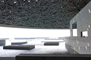 Louvre Abu Dabi, Fransız mimar Jean Nouvel 'in ünlü müzesi Abu Dabi' nin yeni simgesi.