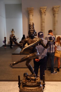 Louvre Abu Dabi, Fransız mimar Jean Nouvel 'in ünlü müzesi Abu Dabi' nin yeni simgesi.