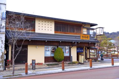 Küçük kasabanın Hida Furukawa kasabası Gifu 'daki Antik Japon evleri. Japonya.