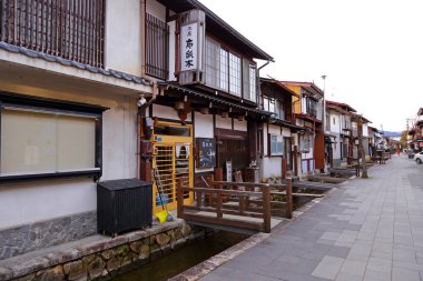 Küçük kasabanın Hida Furukawa kasabası Gifu 'daki Antik Japon evleri. Japonya.