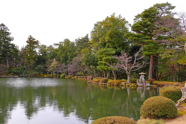 位于日本石川县金泽市 是日本三大花园之一的基洛昆园 — 图库照片