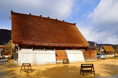 Shirakawa-go 'nun tarihi köyü. Shirakawa-go, Japonya 'nın Gifu ilindeki UNESCO Dünya Mirasları Listesi' nde yer alıyor..