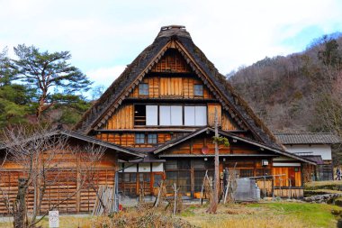 Shirakawa-go 'nun tarihi köyü. Shirakawa-go, Japonya 'nın Gifu ilindeki UNESCO Dünya Mirasları Listesi' nde yer alıyor..