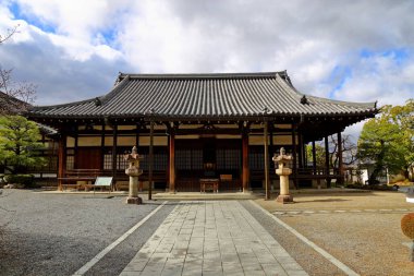 Japonya 'nın Uji, Kyoto kentindeki Byodoin Kompleksi' nde geleneksel Japon mimarisi..