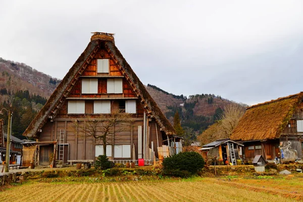 시라카와 역사적 시라카와고는 기후현에 위치한 유네스코 유산중 선정되었다 — 스톡 사진