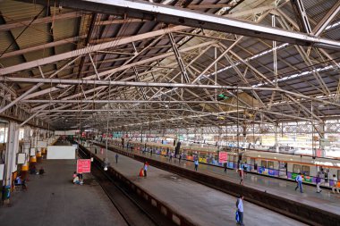 MUMBAI, INDIA - 7 Şubat 2019: Chhatrapati Shivaji Maharaj Terminus eski adıyla Victoria İstasyonu, Mumbai, Hindistan 'daki UNESCO dünya mirası bölgesi.
