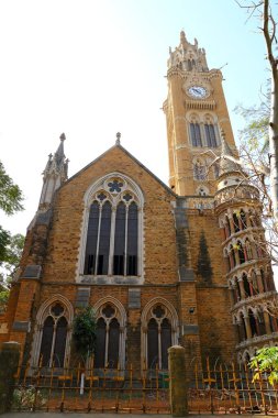 MUMBAI, INDIA - 7 Şubat 2019: Mumbai Üniversitesi 'nin (eski adıyla Bombay) Viktorya Rajabai Saat Kulesi, Hindistan