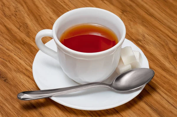 Kopje thee op een houten tafel — Stockfoto