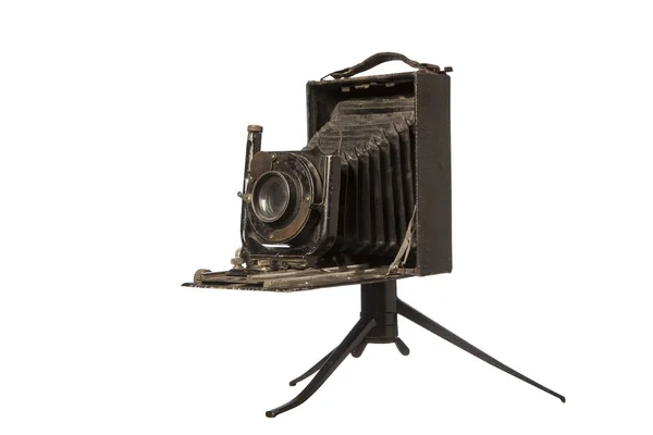 Retro camera geïsoleerd op witte achtergrond — Stockfoto