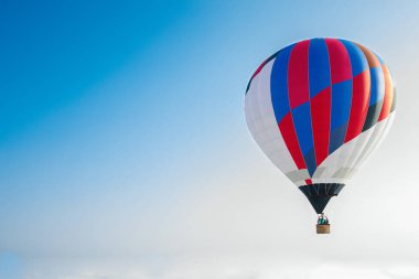 gökyüzünde uçan balon