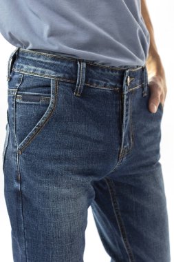 Kot pantolonlu adam, kot pantolonlu adam beyaz arka plan, mavi kot pantolon, mavi tişört.
