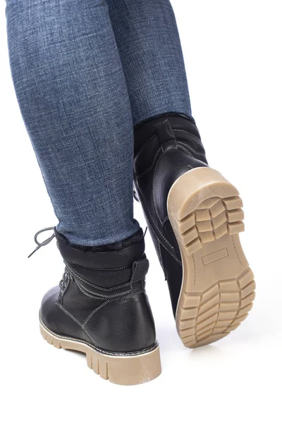 Halbjahresstiefel Für Frauen Schwarz Den Füßen Jeans Auf Weißem Hintergrund — Stockfoto