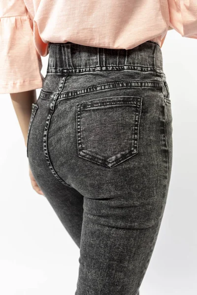 Fille Jeans Montre Jeans Sur Fond Blanc Gros Plan Jeans — Photo