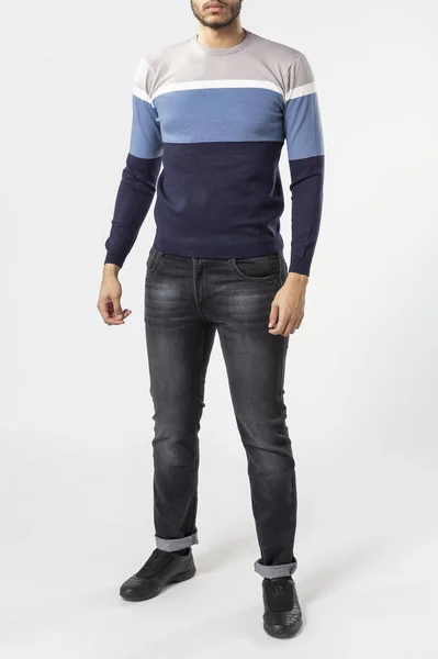 Homem Com Uma Camisola Azul Jeans Fundo Branco — Fotografia de Stock