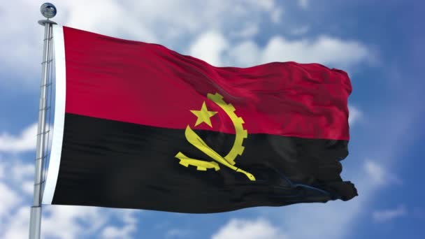 Флаг Анголы в голубом небе — стоковое видео
