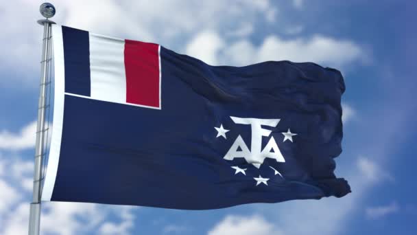 Bandeira das Terras do Sul e da Antártida Francesa em um Céu Azul — Vídeo de Stock
