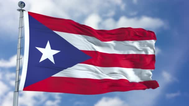 Bandeira de Porto Rico em um céu azul — Vídeo de Stock