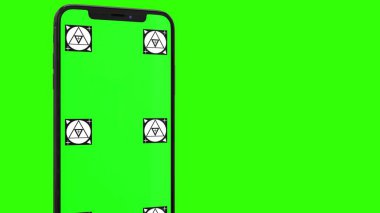 Yeşil ekranlı akıllı telefon izole