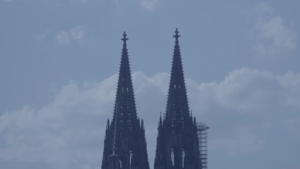 Μεγέθυνση από τους πύργους του Καθεδρικού της Κολωνίας σε 4K και S-Log3. Κόελνερ Ντομ. — Αρχείο Βίντεο