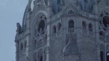 Yeni Belediye Binası, Hannover, Almanya. 4 k ve S-Log3 bina için cephe rekonstrüksiyon vınlamak dışarı. Düşük ihtimal. Sonbahar. Neues Rathaus Hannover. 