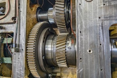 Vites kutusunda, tamir için sökülmüş..