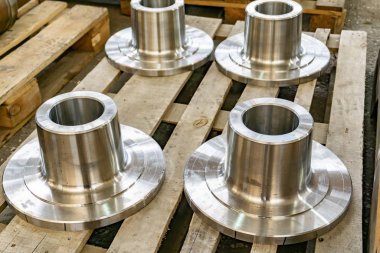 Ahşap bir rafta imalattan sonra geçiş kanadı.