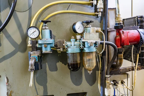 Hydraulic system of a metal cutting machine, high pressure oil s — 스톡 사진