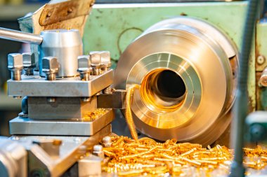 Torna tezgahında bronz, bir Cnc makinesinde pirinç parçalarının işlenmesi ve üretimi.