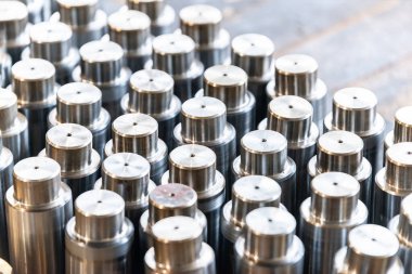 Metalden yapılmış Mandrel, Cnc makinesini çalıştırdıktan ve çalıştırdıktan sonraki kuyu..