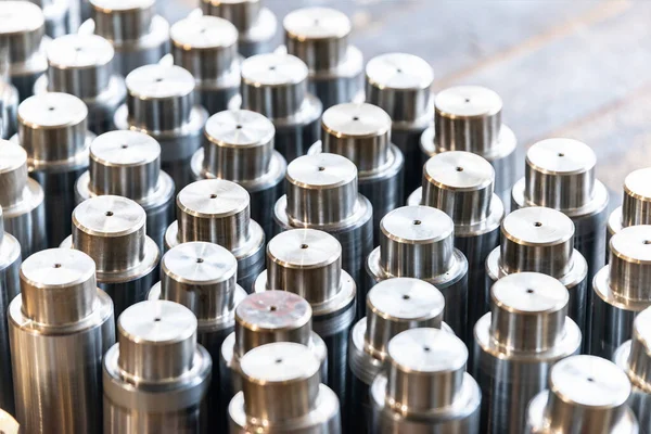 Metalden yapılmış Mandrel, Cnc makinesini çalıştırdıktan ve çalıştırdıktan sonraki kuyu..