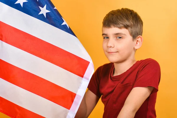 Teenager Boy Knelt Front American Flag Young Scouts Patriots — Stock Photo, Image