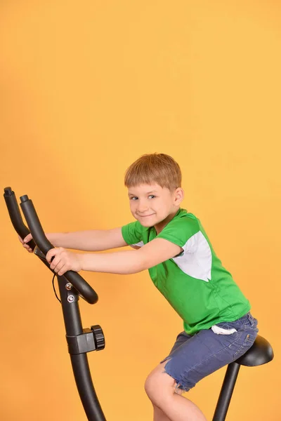 Enfant Faire Sport Sur Vélo Arrêt — Photo