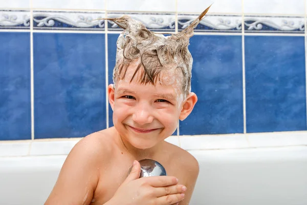 Mom Washes Head Joyful Boy Shampoo — Stock Photo, Image