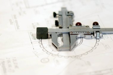 Kalibresi, dişli mili ve tekerleğin teknik çizimi, üretimi ve imalatında yatıyor..