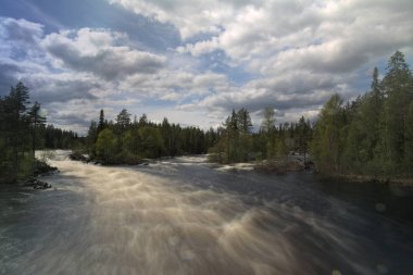 İsveçli Ammeraan Nehri üzerinden uzun pozlama görünüm