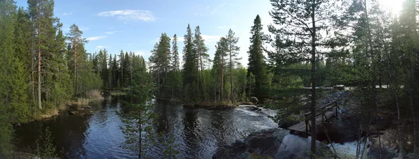 Lago oltre al fiume svedese di Ammeraan — Foto Stock