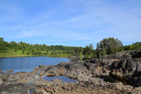 Vue sur la rivière Naemforsen à Naesaaker en Suède — Photo