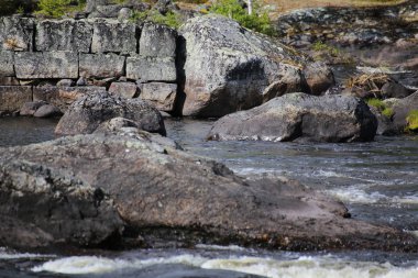 Taşlar ve su İsveçli River Ammeraan