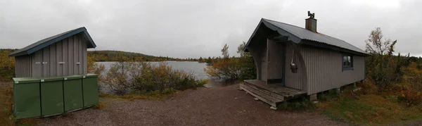 Saelen 附近 Oestfjaellstugan (一个未经服务的公共休息小屋) 的全景 — 图库照片