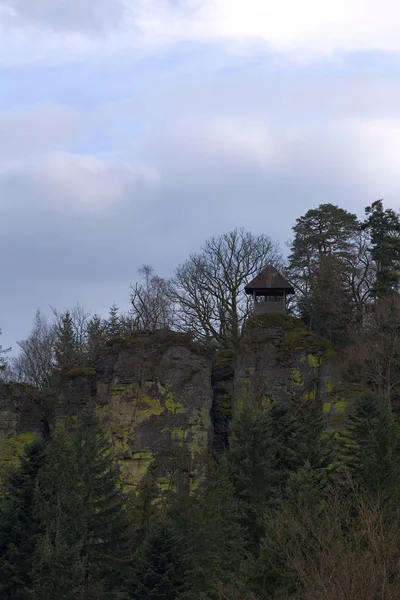 Pequena cabana de perspectiva em pedras perto de Ebersteinburg, Baden-Wurttemberg, Alemanha — Fotografia de Stock